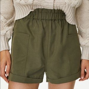Aritzia Jessica Short Size Small